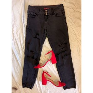 Grunge stretchy skinny jean